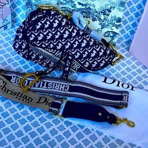 HAND AND CROSSBODY BAG